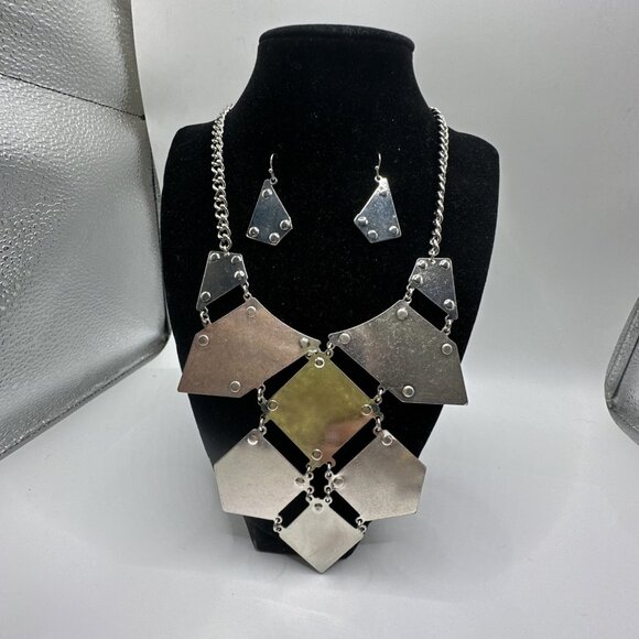 Matching Set Geometric SilverTone Metal Bib Necklace Earrings Chain 16” 3.5”ext - Picture 10 of 10